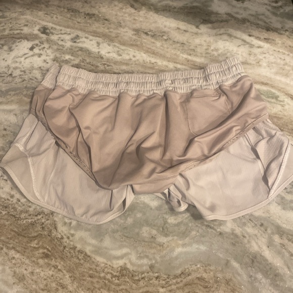 Lululemon athletics Light Grey 2 1/2” Shorts size 8 - Picture 6 of 7